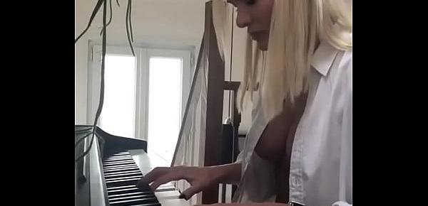  Cleavage Playing Piano